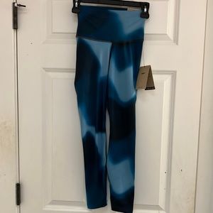 Nike Yoga/Athletic/Athleisure Tight Fit Leggings, NWT!